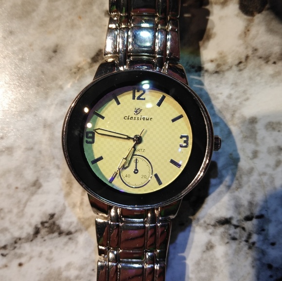 Classique Quartz Watch - Picture 1 of 4